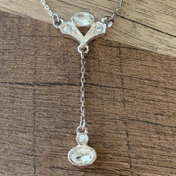 Beautiful Collarbone Length Sparkling Necklace - Picture 3 of 3